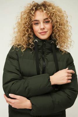 D1fference İçi Astarlı Cepli Kapüşonlu Jel Elyaflı Su ve Rügar Geçirmez Kadın Kışlık Mont - 25