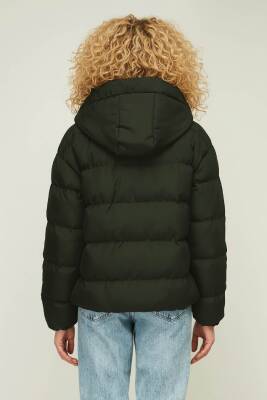 D1fference İçi Astarlı Cepli Kapüşonlu Jel Elyaflı Su ve Rügar Geçirmez Kadın Kışlık Mont - 28