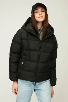 D1fference İçi Astarlı Cepli Kapüşonlu Jel Elyaflı Su ve Rügar Geçirmez Kadın Kışlık Mont - 36