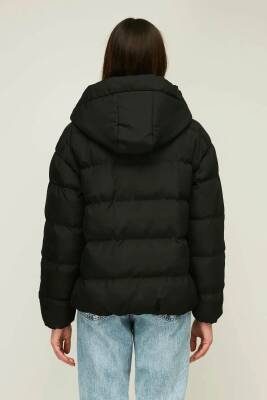 D1fference İçi Astarlı Cepli Kapüşonlu Jel Elyaflı Su ve Rügar Geçirmez Kadın Kışlık Mont - 40