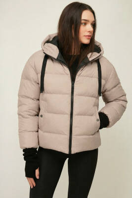 D1fference İçi Astarlı Cepli Kapüşonlu Jel Elyaflı Su ve Rügar Geçirmez Kadın Kışlık Mont - 42