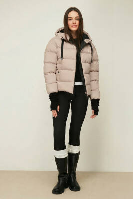 D1fference İçi Astarlı Cepli Kapüşonlu Jel Elyaflı Su ve Rügar Geçirmez Kadın Kışlık Mont - 43