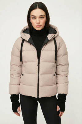 D1fference İçi Astarlı Cepli Kapüşonlu Jel Elyaflı Su ve Rügar Geçirmez Kadın Kışlık Mont - 45