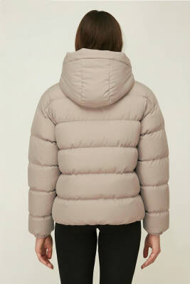 D1fference İçi Astarlı Cepli Kapüşonlu Jel Elyaflı Su ve Rügar Geçirmez Kadın Kışlık Mont - 47