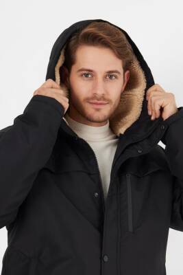 İçi Kürklü Su ve Rüzgar Geçirmez Cepli Kapüşonlu Erkek Mont - 2