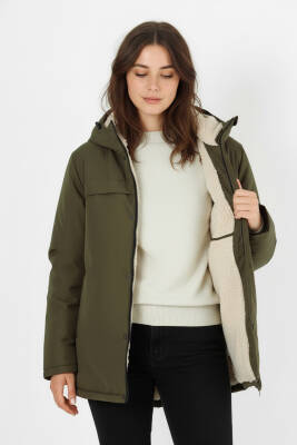 İçi Kürklü Su ve Rüzgar Geçirmez Cepli Kapüşonlu Kadın Mont - 8