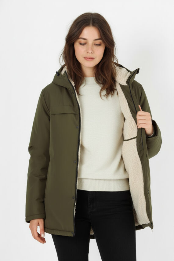 İçi Kürklü Su ve Rüzgar Geçirmez Cepli Kapüşonlu Kadın Mont - 8