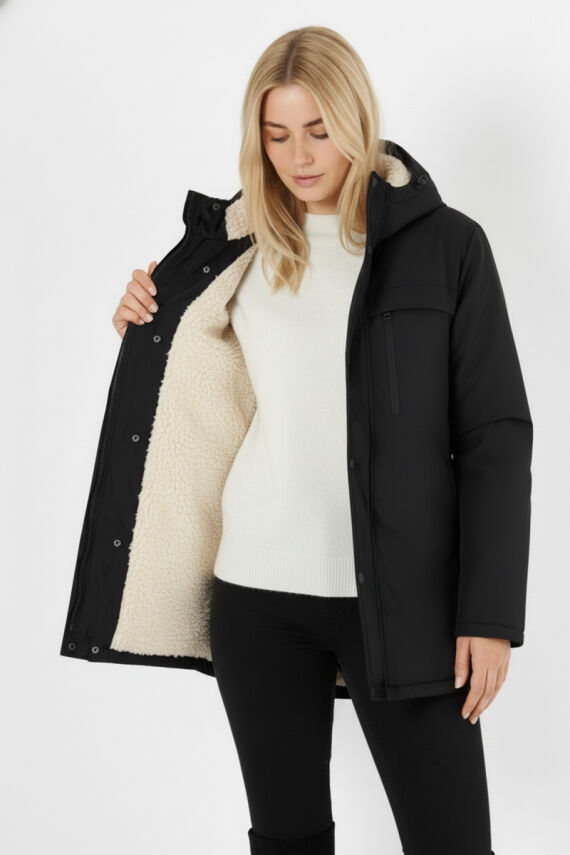 İçi Kürklü Su ve Rüzgar Geçirmez Cepli Kapüşonlu Kadın Mont - 1