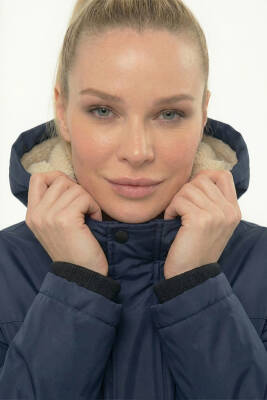 D1fference İçi Kürklü Cepli Kapüşonlu Jel Elyaflı Su ve Rügar Geçirmez Kadın Kışlık Mont - 5