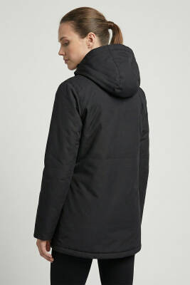 D1fference İçi Kürklü Cepli Kapüşonlu Jel Elyaflı Su ve Rügar Geçirmez Kadın Kışlık Mont - 13