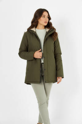 İçi Kürklü Su ve Rüzgar Geçirmez Cepli Kapüşonlu Kadın Mont - 10