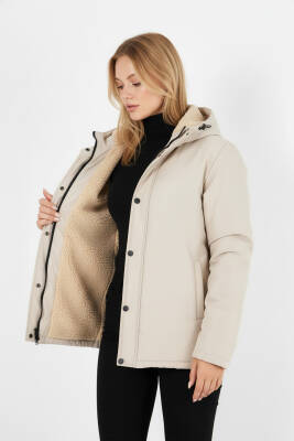 İçi Kürklü Su ve Rüzgar Geçirmez Cepli Kapüşonlu Kadın Mont - 13