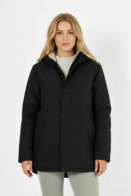 İçi Kürklü Su ve Rüzgar Geçirmez Cepli Kapüşonlu Kadın Mont - 3