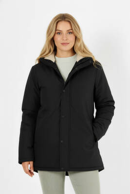 İçi Kürklü Su ve Rüzgar Geçirmez Cepli Kapüşonlu Kadın Mont - 4