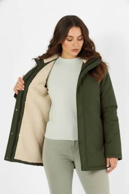 D1fference İçi Kürklü Cepli Kapüşonlu Jel Elyaflı Su ve Rügar Geçirmez Kadın Kışlık Mont - 3