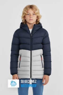 İçi Kürklü Su ve Rüzgar Geçirmez Erkek Çocuk Mont